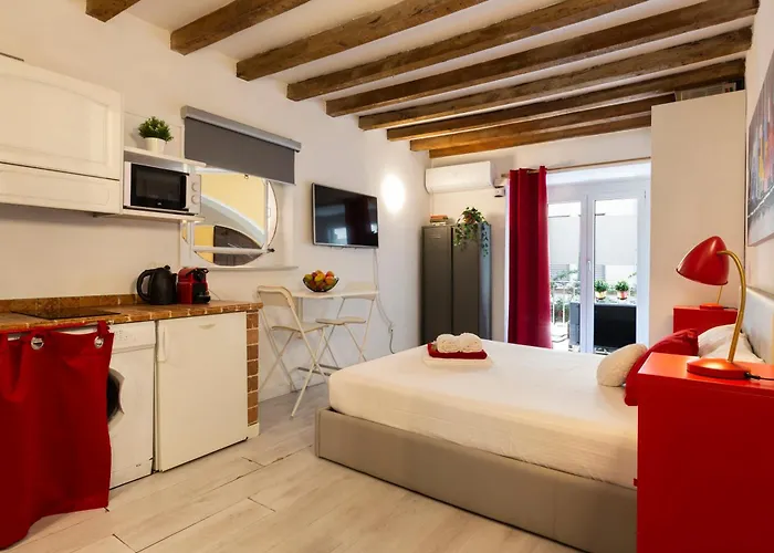 Casa Vittoria - Isola District
