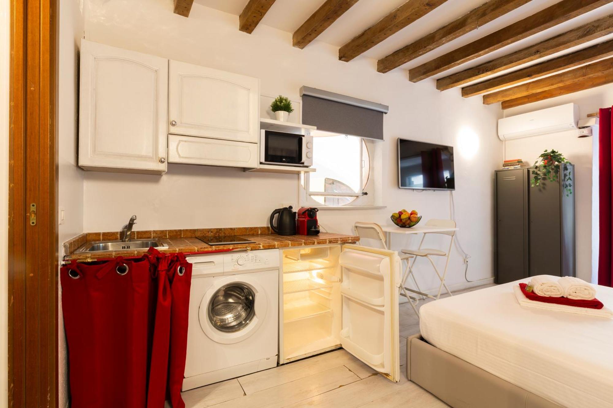 Casa Vittoria - Isola District Apartment